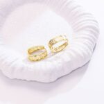 14K Gold Oval Huggie Earrings – Trendy Medium Hoop